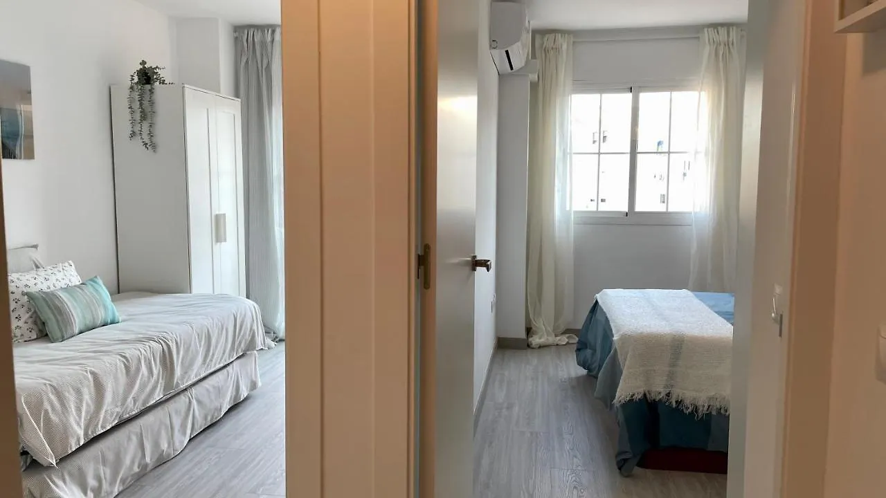 Moderno Piso De 3 Dormitorios En La Playa De Rincon De La Victoria Malaga 0*,